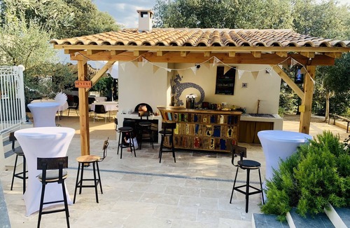 Caremeau Casa | Unoverlooked villa swimming pool summer kitchen gym