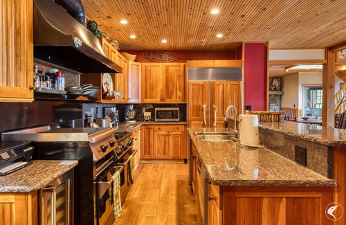 Saranac Lake Cabina | Unparalleled Adirondack Lake Home on Kiwassa!