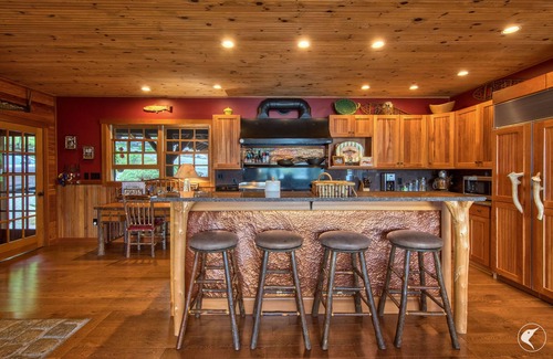 Saranac Lake Cabina | Unparalleled Adirondack Lake Home on Kiwassa!