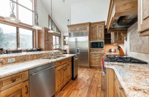 Avon Casa | Unparalleled Lakeside Villa with Pool, Hot Tub, AC