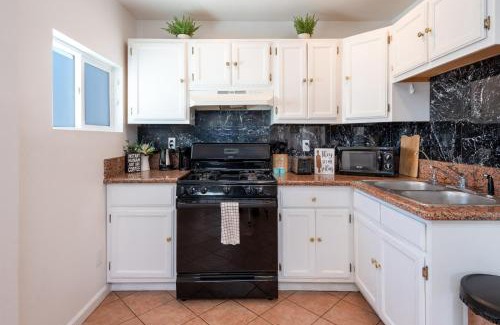 Pico - Robertson Apartamento | Unparalleled Luxury 2BR Home in Prime LA Location