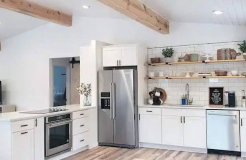 Cameron Casa | Unplug and relax at this peaceful farm retreat in the North Carolina pines.