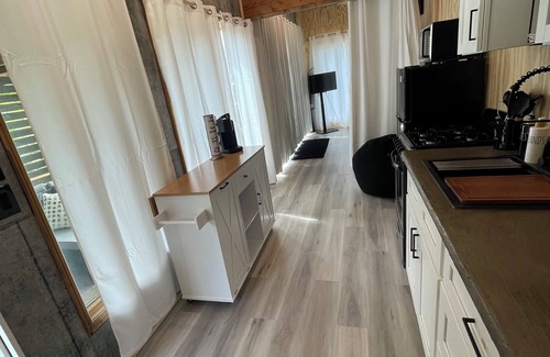 Odessa Cabina | Unplug and unwind in this charming loft cabin nestled on the water’s edge.