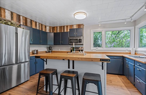 Weyauwega Cabaña | Unplug at RIVER RUN—Secluded, Waterfront, Kayaking