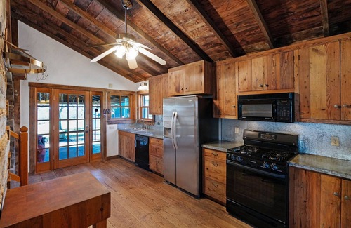 Thurber Casa | Unplug & RE-Charge, Charming Log Home on 55 acres Family Ranch w stunning views