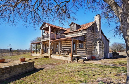 Thurber Casa | Unplug & RE-Charge, Charming Log Home on 55 acres Family Ranch w stunning views