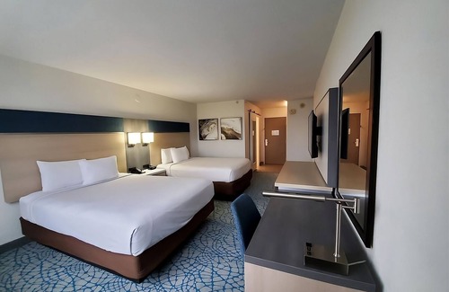 Florida Central Atlantic Coast Hotel | Unplug & Unwind! 4 Gorgeous Accommodations Close to Local Attractions | Pool