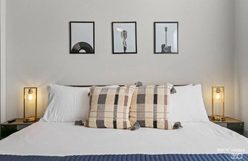 Rogers Apartamento | Unplugged Luxapt Near Uark, Amp, King Beds, Pool