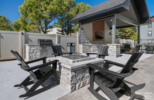 Rogers Apartamento | Unplugged Luxapt Near Uark, Amp, King Beds, Pool