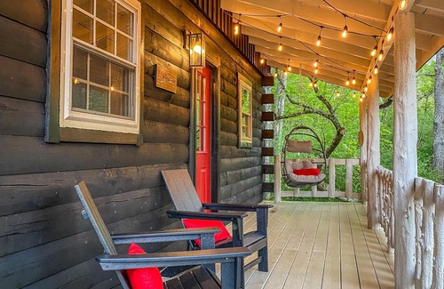 Lindside Casa | Unplugged Retreat-Yellowstone Cabin at Rock Springs