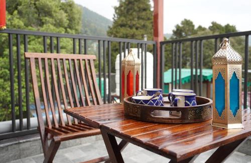 Nainital Chalet De Esquí | Unravel 2BR Attic Floor
