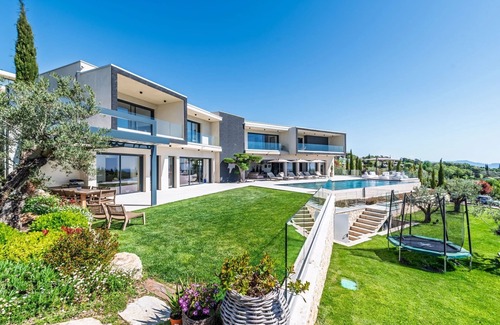 Chateauneuf-Grasse Casa | Unrivaled Modern Architect Luxury Villa. Just Moments from Cannes