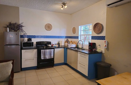 Blue Hills Apartamento | Unrivalled beach access!