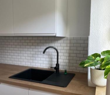 Ruettenscheid Apartamento | Unterkunft nahe Messe und Uniklinikum mit Stellplatz