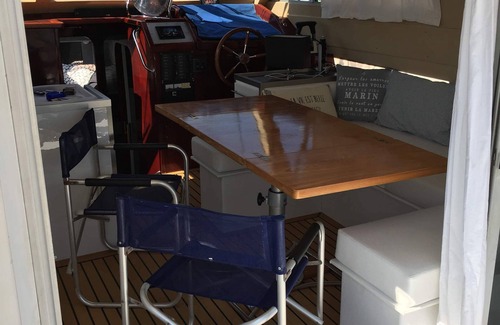 Sete Alquiler De Eote | UNUSUAL ACCOMMODATION IN SETE - DOCKED BOAT