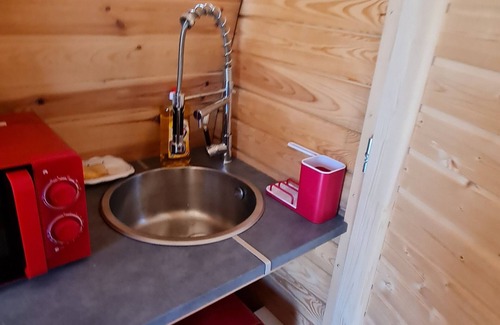 Aups Cabina | Unusual fully air-conditioned accommodation in the Verdon with free parking and swimming pool
