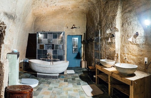 Doue-la-Fontaine Apartamento | Unusual Getaway in a Troglodyte Home