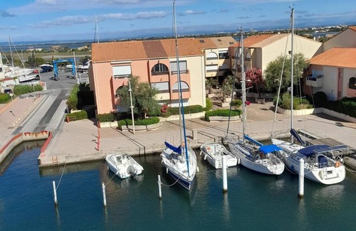 Carnon-Plage Alquiler De Eote | Unusual stay on a comfortable and quiet sailboat