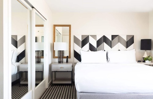 Norma Triangle Hotel | Unveil the Beauty of Los Angeles with 2 Modern Units! Rooftop Pool, Pet-friendly