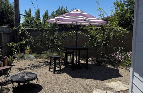 Lodi Cabaña | Unwind@839 says it all! Charming cottage in Lodi, a wine country destination.