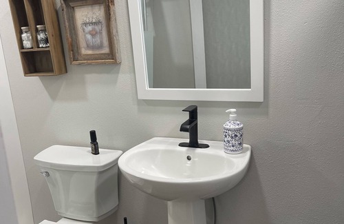 Lodi Cabaña | Unwind@839 says it all! Charming cottage in Lodi, a wine country destination.