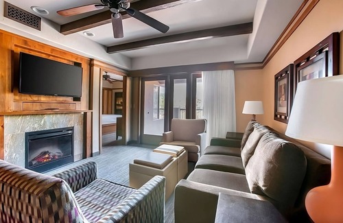 West Sedona Hotel | Unwind and Indulge In Our Oasis! Outdoor Pool, Full Kitchen, Free Parking!