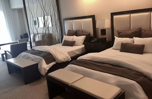 Ludlam Hotel | Unwind and Relax! 4 Gorgeous Rooms w/ Balcony and Kitchen | Outdoor Pool + Spa