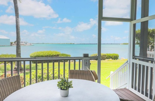 Marathon Hotel | Unwind and Relax! Amazing Unit w/ Spacious Living Room, Balcony, Onsite Pool