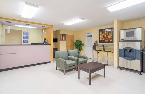 Lookout Valley Neighborhood Association Hotel | Unwind and Relax! Free Parking, Pool, Pets Allowed, Close to Ruby Falls!