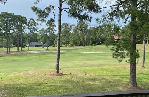 Brookeland Condominio | Unwind at a spacious golf getaway overlooking the 3rd hole of Rayburn Country!