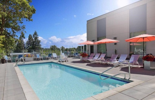 Des Moines Casa | Unwind at our Sea-Tac Airport Hotel