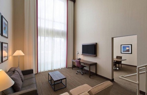 Des Moines Casa | Unwind at our Sea-Tac Airport Hotel