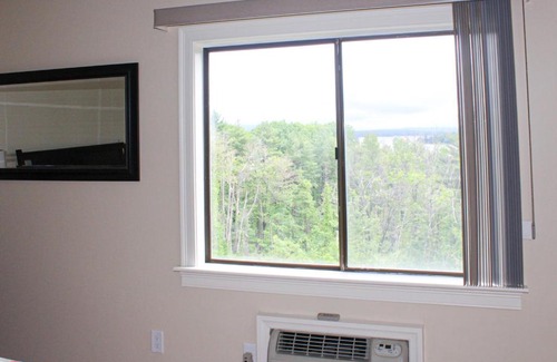 Weirs Beach Apartamento | Unwind at The Village