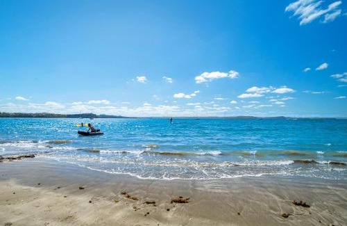 Tindalls Beach Apartamento | Unwind at Tindalls Bay - Whangaparaoa Apartment