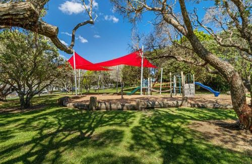 Tindalls Beach Apartamento | Unwind at Tindalls Bay - Whangaparaoa Apartment