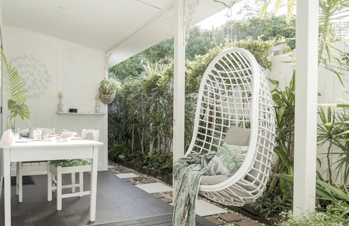 Suffolk Park Cabaña | La cabaña blanca Byron Bay. Joya escondida en Suffolk al otro lado de la playa de Tallows