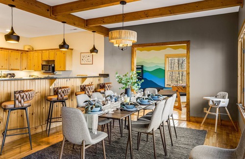 Wolf Laurel Cabina | Heated Pool.Hot Tub, Sauna, Views, Game Room. Minutes to Hatley PointSki