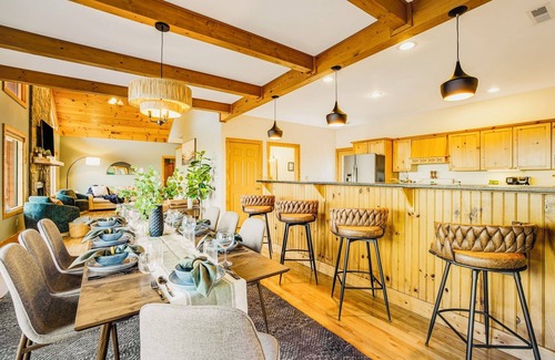 Wolf Laurel Cabina | Heated Pool.Hot Tub, Sauna, Views, Game Room. Minutes to Hatley PointSki