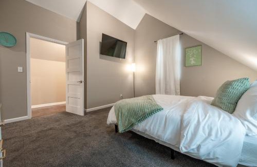 Near Eastside Casa | Unwind Entertain Explore: Downtown Indy