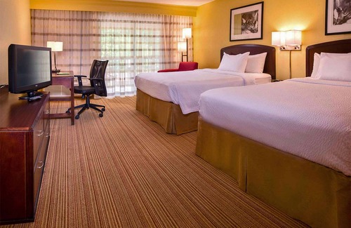 Durham Hotel | Unwind in 4 Classic Units W/ FREE Parking in Durham! Pets Allowed, Pool!