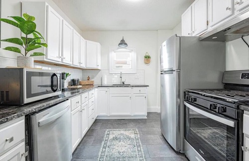 Firestone Park Casa | Unwind in a Hot Tub at a Retreat Haven