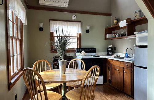 Blairsville Cabina | Unwind in a Pet-Friendly Cabin near Helen, Blue Ridge & Appalachian Trail