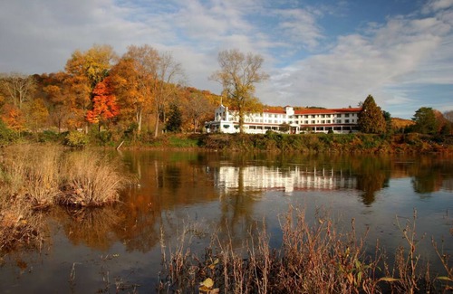 Shawnee On Delaware Casa | Unwind in a Quaint Room Nestled Along the Delaware River | Golf & Spa Escape