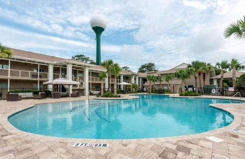 Jekyll Island Casa | Unwind in a Spacious Suite Near the Ocean's Edge | Free Parking & Breakfast!