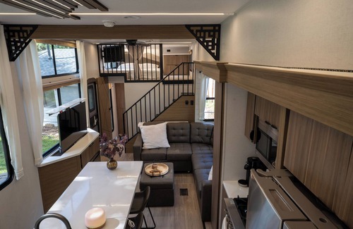 Big Lake Casa | Unwind in comfort at The Grand Legacy Lodge Luxury