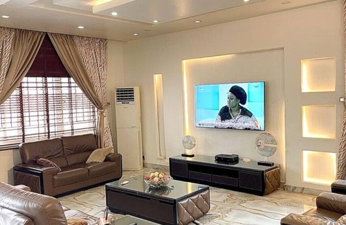 Abuja Apartamento | Unwind in Luxury: Your Perfect Getaway Awaits at Our Family-Friendly Haven