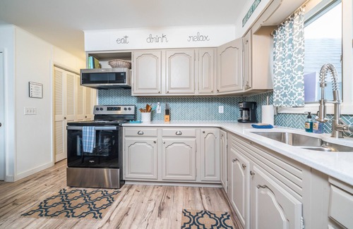 South Haven Cabaña | Riverfront, hot tub, pet friendly, boat slip, kayaks, Cal King bed