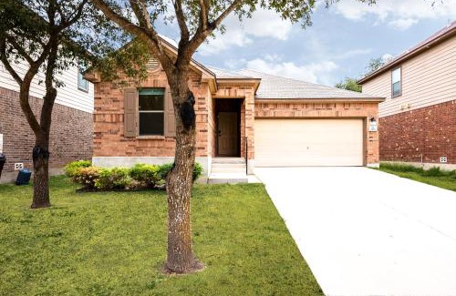 San Antonio Casa | Unwind in Style and Comfort home