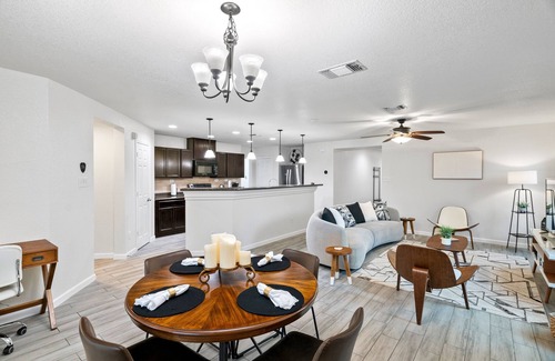 San Antonio Casa | Unwind In Style And Comfort 3 Bedroom Home by RedAwning