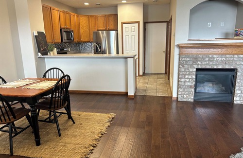Blaine Casa | Unwind in style at our Cozy-lakefront townhome retreat. Conveniently located.